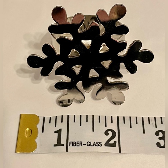 ❄️ 8Pc Silver Snowflake Napkin Holders - Picture 7 of 10